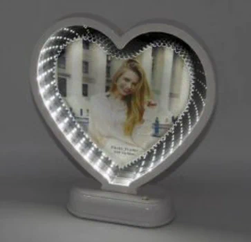 מסגרת לב /מראה כולל הדפסת תמונה